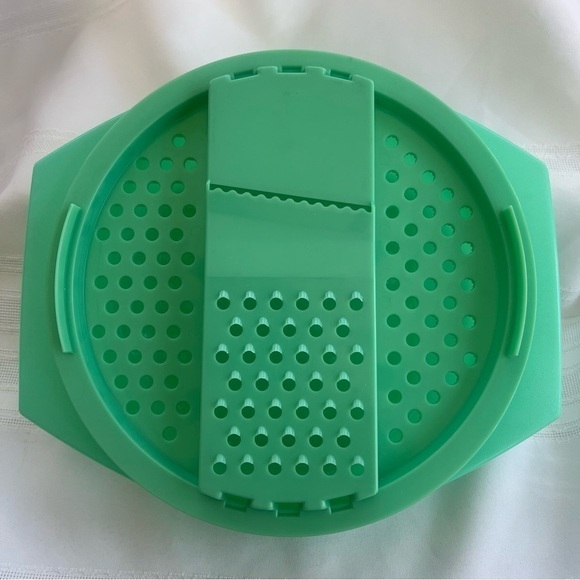 Tupperware Grater Bowl & Lid Vintage EUC Jadite Green 3 pc set‎ Made in USA - Picture 3 of 11
